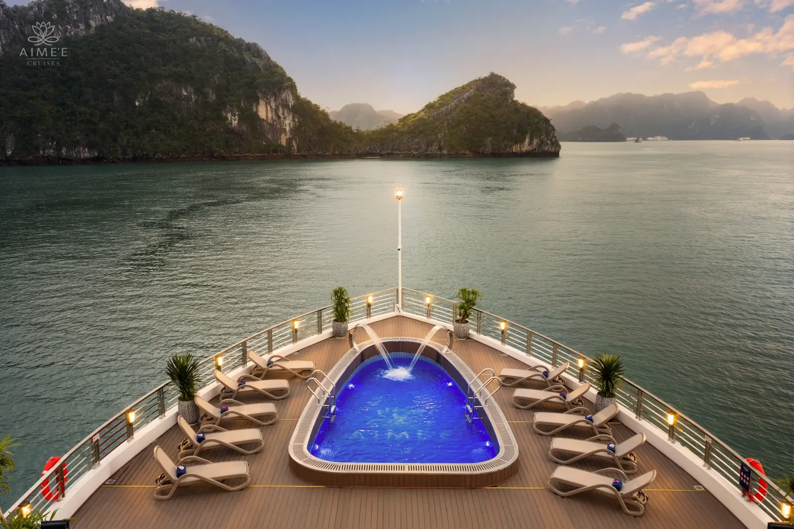 Bể sục Jacuzzi ngoài trời du thuyền Aimée