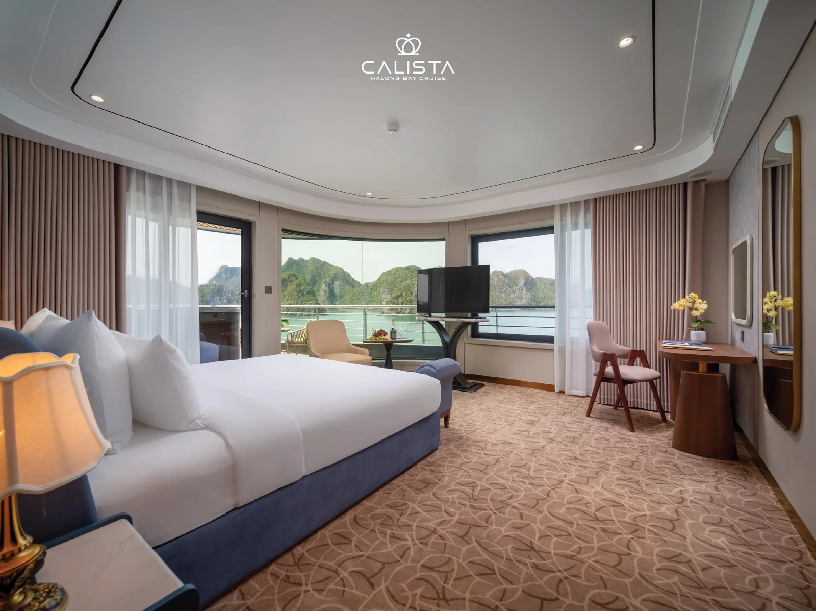 Phòng Horizon 65m² du thuyền Calista Hạ Long có Jacuzzi riêng