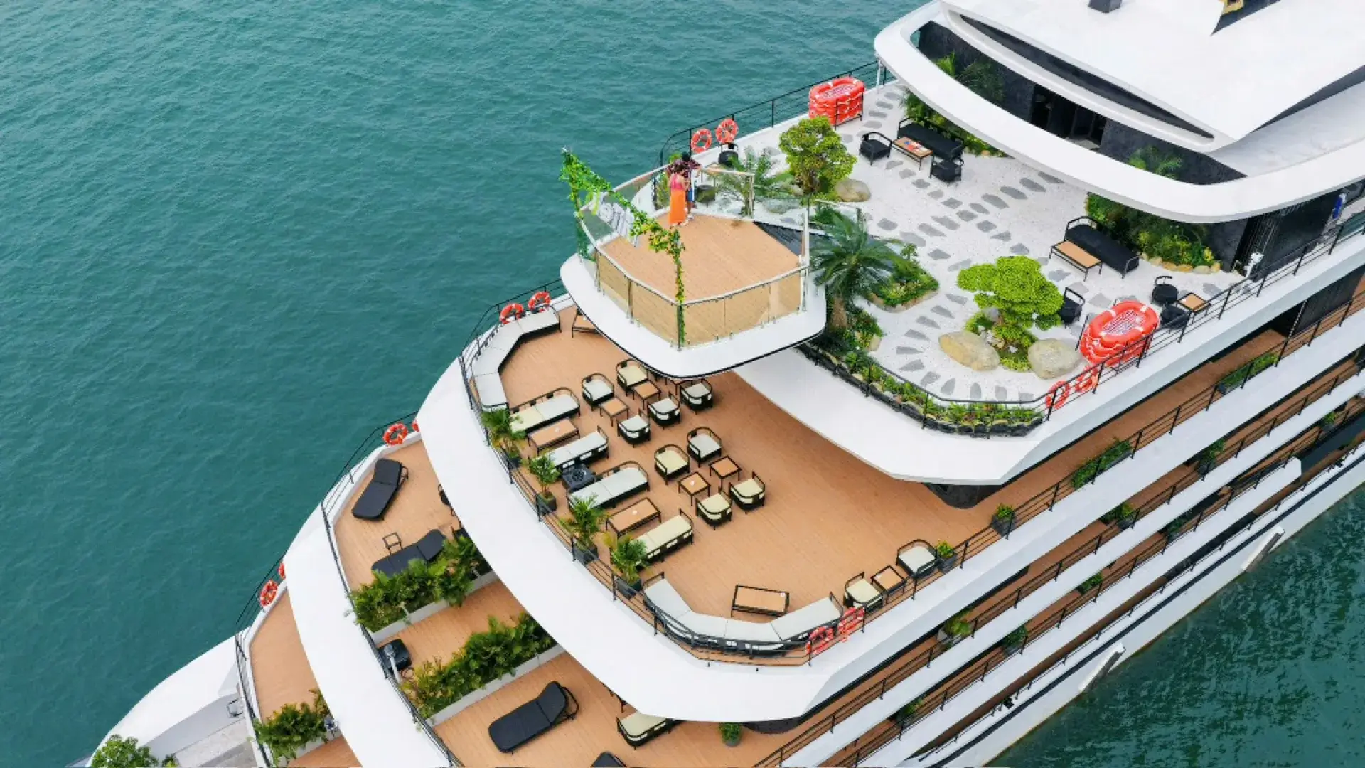 Du thuyền Celina of The Sea 6 sao trên vịnh Lan Hạ